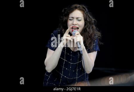 BORLANGE 20120628 Regina Spektor, russisch-amerikanische Singer-Songwriterin und Pianistin, tritt am 28. Juni 2012 beim Peace and Love Musikfestival außerhalb von Borlange, Mittelschweden, auf. Foto: Erik Martensson / SCANPIX / Code 10400 Stockfoto