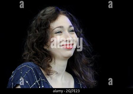 BORLANGE 20120628 Regina Spektor, russisch-amerikanische Singer-Songwriterin und Pianistin, tritt am 28. Juni 2012 beim Peace and Love Musikfestival außerhalb von Borlange, Mittelschweden, auf. Foto: Erik Martensson / SCANPIX / Code 10400 Stockfoto