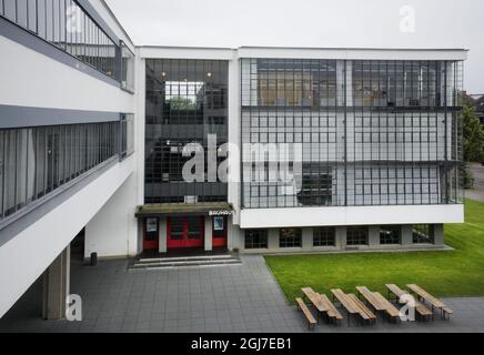 DESSAU 2011-05-25 Außenansicht der Bauhaus-Schule in Dessau Deutschland, wo sie von 1925 bis 1932 bestand. Staatliches Bauhaus, Schule mit Werkstätten für kreatives Design, Architektur und Bildende Kunst, 1925 ff. Nach Entwürfen von Walter Gropius erbaut. Foto: Staffan LÂšwstedt / SVD / SCANPIX / Kod: 30312 Stockfoto