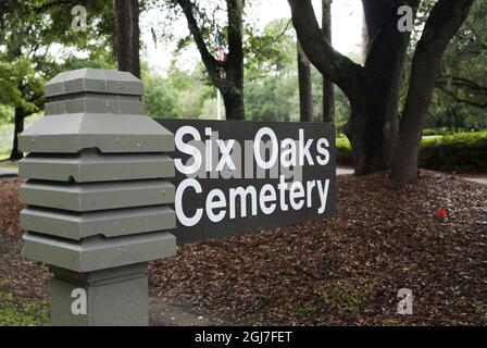 STOCKHOLM 20120828 Ein sanfter Regen fällt auf den schweren Anblick von Eva Rausing auf dem Six Oaks Friedhof auf Hilton Head Island, USA, 27. August 2012.Eva Rausing, Die in diesem Sommer in ihrem Haus in London starb, hinterließ ein Dokument in ihrem Computer, das sich auf den Mord an dem ehemaligen schwedischen Premierminister Olof Palme bezieht.Dokumente, die jetzt von der schwedischen Polizei invertiert werden. Foto: Gerald Weaver / XP / SCANPIX / Kod: 7000 ** AUS SCHWEDEN HERAUS ** Stockfoto