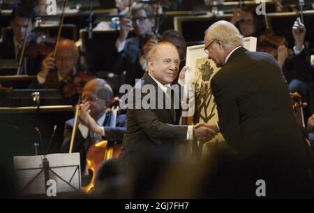 STOCKHOLM 20120828 der amerikanische Singer-Songwriter Paul Simon erhält den diesjährigen Polar Music Prize von König Carl Gustaf bei einer Zeremonie am 28. August 2012 in Stockholm, Schweden. Foto: Bertil Ericson / SCANPIX / kod 10000 Stockfoto