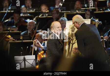 STOCKHOLM 20120828 der amerikanische Singer-Songwriter Paul Simon erhält den diesjährigen Polar Music Prize von König Carl Gustaf bei einer Zeremonie am 28. August 2012 in Stockholm, Schweden. Foto: Bertil Ericson / SCANPIX / kod 10000 Stockfoto