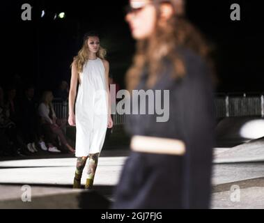 STOCKHOLM 20120828 Cheap Monday's Show im Skatepark unter der Västerbro Brücke in Stockholm während der Mercedes Benz Fashion Week. Foto Bertil Enevåg Ericson / SCANPIX / kod 10000 Stockfoto