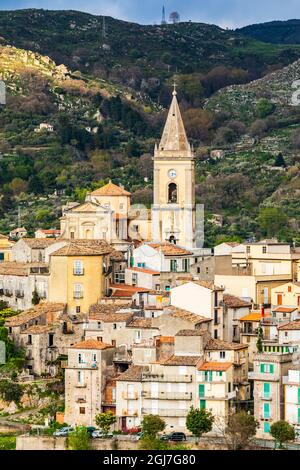 Italien, Sizilien, Provinz Messina, Novara di Sicilia. Die mittelalterliche Hügelstadt Novara di Sicilia. Stockfoto