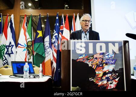 NEW YORK 2012-09-11 der schwedische Künstler Lars Vilks wird während des Internationalen Freiheitsverteidigungskongresses der UNO (Stop Islamisierung of Nations) am 11. September 2012 im UN Plaza Millennium Hotel in New York, USA, gesprochen. Lars Vilks hat einen ständigen Polizeischutz und Körperschutz, nachdem mehrere Versuche unternommen wurden, ihn anzugreifen. Lars Vilks ist ständig bedroht, nachdem er den Propheten Muhammad als Hund dargestellt hat. Foto: Linus Sundahl-Djerf / SCANPIX / Kod 10950 Stockfoto