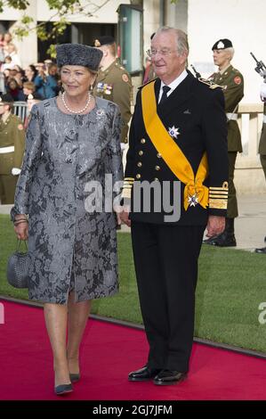 LUXEMBURG 20121020 Königin Paola und König Albert von Belgien bei der Hochzeit von Kronprinz Guillaume von Luxemburg und der belgischen Gräfin Stephanie de Lannoy am 20. Oktober 2012 in Luxemburg. Foto Jonas Ekströmer / SCANPIX kod 10030 Stockfoto