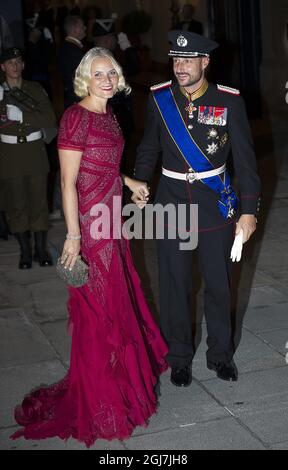 LUXEMBURG 20121019 der niederländische Kronprinz Willem-Alexander und Kronprinzessin Maxsima kommen nach der standesamtlichen Hochzeit von Kronprinz Guillaume von Luxemburg und der belgischen Gräfin Stephanie de Lannoy am 19. Oktober 2012 zu einem Galadiner im großherzoglichen Palast in Luxemburg an. Foto Jonas Ekströmer / SCANPIX kod 10030 Stockfoto