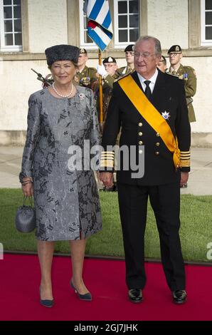 LUXEMBURG 20121020 Königin Paola und König Albert von Belgien bei der Hochzeit von Kronprinz Guillaume von Luxemburg und der belgischen Gräfin Stephanie de Lannoy am 20. Oktober 2012 in Luxemburg. Foto Jonas Ekströmer / SCANPIX kod 10030 Stockfoto