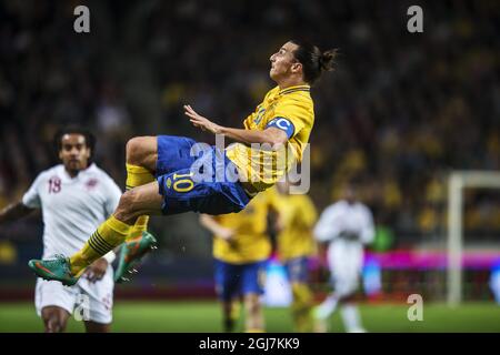 STOCKHOLM 20121114 Zlatan Ibrahimovics (C) erzielte beim Freundschaftsspiel Schweden gegen England im neuen Nationalstadion „Friends Arena“ in Stockholm, Schweden, am 14. November 2012 ein Tor von 4-2. Foto: Nils Petter Nilsson / XP / SCANPIX / Kod: 7111 ** OUT AFTONBLADET ** Stockfoto