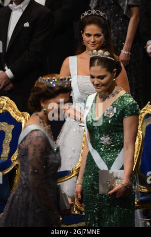 STOCKHOLM 20121210 Königin Silvia, Prinzessin Madeleine, Kronprinzessin Victoria bei der Verleihung des Nobelpreises in der Konzerthalle von Stockholm, 10. dezember 2012. Foto Henrik Montgomery / SCANPIX kod 10060 Stockfoto