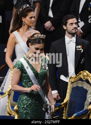 STOCKHOLM 20121210 Kronprinzessin Victoria, Prinzessin Madeleine und Prinz Carl Philip bei der Verleihung des Nobelpreises in der Konzerthalle von Stockholm, 10. dezember 2012. Foto Henrik Montgomery / SCANPIX kod 10060 Stockfoto