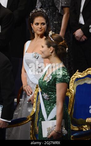 STOCKHOLM 20121210 Prinzessin Madeleine und Kronprinzessin Victoria bei der Nobelpreisverleihung in der Stockholmer Konzerthalle, 10. dezember 2012. Foto Henrik Montgomery / SCANPIX kod 10060 Stockfoto