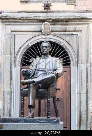 Italien, Toskana. Statue von Giacomo Puccini auf der Piazza Cittadella in der toskanischen Stadt Lucca. Stockfoto