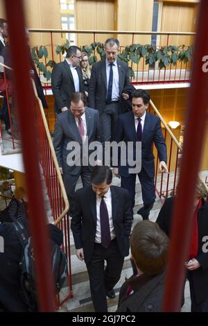 Stockholm 20130219 der britische Labour-Vorsitzende Ed Miliband, rechts, und der schwedische sozialdemokratische Vorsitzende Stefan Lofven, rechts, besuchten am Dienstag, den 19. Februar 2013, das Royal Institute of Technology in Stockholm, Schweden. Miliband, der Schweden besucht, und Lofven führen beide linke Oppositionen gegenüber den bürgerlichen Regierungen Großbritanniens und Schwedens an. Foto: Janerik Henriksson / SCANPIX / Kod 10010 Stockfoto