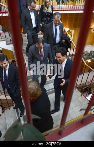 Stockholm 20130219 der britische Labour-Vorsitzende Ed Miliband, rechts, und der schwedische sozialdemokratische Vorsitzende Stefan Lofven, rechts, besuchten am Dienstag, den 19. Februar 2013, das Royal Institute of Technology in Stockholm, Schweden. Miliband, der Schweden besucht, und Lofven führen beide linke Oppositionen gegenüber den bürgerlichen Regierungen Großbritanniens und Schwedens an. Foto: Janerik Henriksson / SCANPIX / Kod 10010 Stockfoto