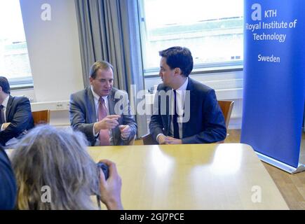 Stockholm 20130219 der britische Labour-Vorsitzende Ed Miliband, rechts, und der schwedische sozialdemokratische Vorsitzende Stefan Lofven, rechts, besuchten am Dienstag, den 19. Februar 2013, das Royal Institute of Technology in Stockholm, Schweden. Miliband, der Schweden besucht, und Lofven führen beide linke Oppositionen gegenüber den bürgerlichen Regierungen Großbritanniens und Schwedens an. Foto: Janerik Henriksson / SCANPIX / Kod 10010 Stockfoto