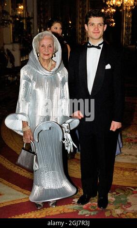 Die schwedische Königsfamilie feiert das neue Jahrtausend in Rikssalen auf dem königlichen Schloss. Von links: Prinz Carl Philip und Prinzessin Lilian. Stockfoto