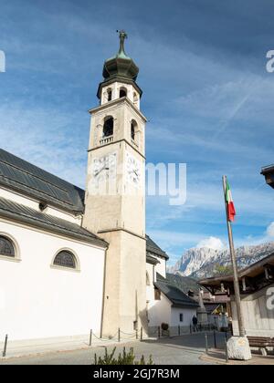 Die Kirche in Canale d'Agordo im Tal Val Biois, Italien. Stockfoto