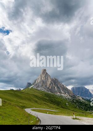 Dolomiten am Passo Giau. RA Gusela und die Tofane. Die Dolomiten sind Teil des UNESCO-Weltkulturerbes, Italien. Stockfoto