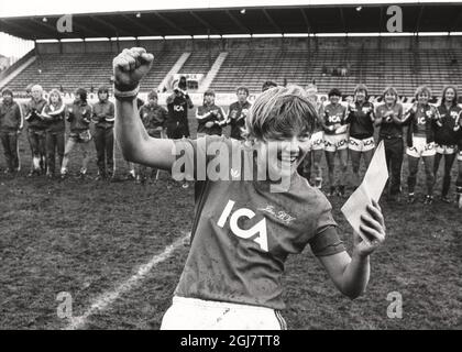 Pia Sundhage, nachdem sie mit ihrem Klub Jitex in Okand, Schweden, den schwedischen Pokal gewonnen hatte. Stockfoto