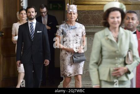 Kronprinzessin Victoria, Prinz Carl Philip, Prinz Daniel, Eva O'Neill und Königin Silvia treffen am 19. Mai 2013 in der Königlichen Kapelle in Stockholm, Schweden, ein. Die Banns der Ehe für Prinzessin Madeleine und Christopher O'Neill werden während des Sonntagsdienstes verlesen. Stockfoto