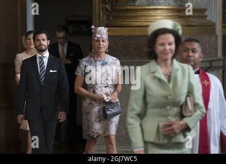 Kronprinzessin Victoria, Prinz Carl Philip, Prinz Daniel, Eva O'Neill und Königin Silvia treffen am 19. Mai 2013 in der Königlichen Kapelle in Stockholm, Schweden, ein. Die Banns der Ehe für Prinzessin Madeleine und Christopher O'Neill werden während des Sonntagsdienstes verlesen. Stockfoto