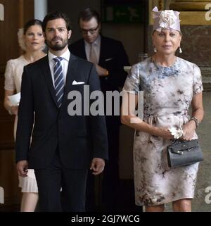 Kronprinzessin Victoria, Prinz Carl Philip, Prinz Daniel und Eva O'Neill kommen am 19. Mai 2013 zum Gottesdienst in der Königlichen Kapelle in Stockholm, Schweden. Die Banns der Ehe für Prinzessin Madeleine und Christopher O'Neill werden während des Sonntagsdienstes verlesen. Stockfoto