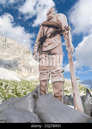 Figur eines österreichischen Soldaten. Fort Tre Sassi am Passo di Valparola in den Dolomiten. Tre Sassi stammt aus dem Ersten Weltkrieg und ist heute Museum. Italien. Stockfoto