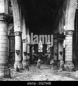 DATEI 1914-1918. Bild aus dem Ersten Weltkrieg. Bombardierte Kirche in Becelaere . Stockfoto