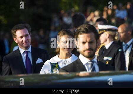 Christopher O´Neill, Prinzessin Madeleine und Prinz Carl Philip während der traditionellen Nationalfeiertage in Skansen in Stockholm, am 6. Juni 2013. Stockfoto