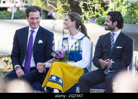 Christopher O´Neill, Prinzessin Madeleine und Prinz Carl Philip während der traditionellen Nationalfeiertage in Skansen in Stockholm, am 6. Juni 2013. Stockfoto