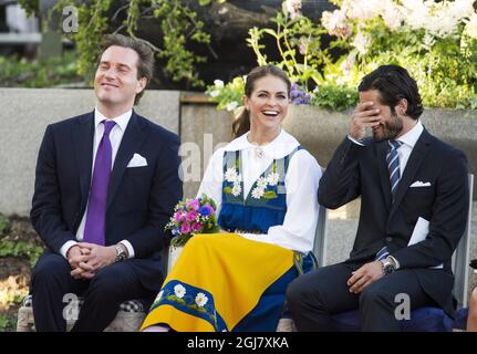 Christopher O´Neill, Prinzessin Madeleine und Prinz Carl Philip während der traditionellen Nationalfeiertage in Skansen in Stockholm, am 6. Juni 2013. Stockfoto