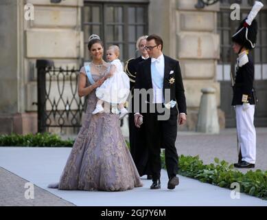 STOCKHOLM 20130608 Kronprinzessin Victoria, Prinzessin Estelle und Prinz Daniel kommen zur Hochzeit von Prinzessin Madeleine von Schweden und Herrn Christopher OÂ’Neill, die am Samstag, den 8. Juni 2013 in der Königlichen Kapelle im Königlichen Palast von Stockholm stattfand. Foto: Soren Andersson / SCANPIX / kod 1037 Stockfoto