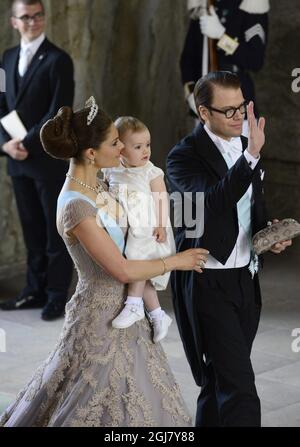 STOCKHOLM 20130608 Kronprinzessin Victoria, Prinz Daniel und Prinzessin Estelle kommen zur Hochzeit von Prinzessin Madeleine von Schweden und Herrn Christopher OÂ’Neill, die am Samstag, den 8. Juni 2013 in der Königlichen Kapelle im Königlichen Palast von Stockholm stattfand. Foto: Tobias Rostlund / SCANPIX / kod 1014 Stockfoto