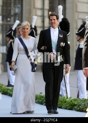 STOCKHOLM 20130608 Prinzessin Marie-Chantal Claire und Prinz Pavlos von Griechenland kommen zur Hochzeit von Prinzessin Madeleine von Schweden und Herrn Christopher OÂ’Neill, die am Samstag, den 8. Juni 2013 in der Königlichen Kapelle im Königlichen Palast von Stockholm stattfand. Foto: Soren Andersson / SCANPIX / kod 1037 Stockfoto