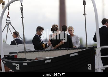 STOCKHOLM 20130608 Kronprinz Frederik, Prinz Daniel, Kronprinzessin Victoria und Prinzessin Marie-Chantal von Griechenland auf dem Schiff S/S Stockholm von Riddarholmen in Stockholm zum Schloss Drottningholm, wo das Hochzeitsessen am 8. Juni 2013 stattfinden wird. Heute fand die Hochzeit von Prinzessin Madeleine von Schweden und Herrn Christopher OÂ’Neill statt. Foto: Adam Ihse / SCANPIX / kod 9200 Stockfoto