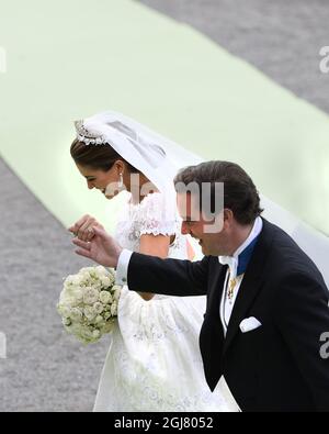 STOCKHOLM 2013-06-08 Prinzessin Madeleine und Christopher O'Neil kommen nach ihrer Hochzeit in der Königlichen Kapelle in Stockholm, Schweden, am 8. Juni 2013 im Drottningholms-Palast an. Foto: Maja Suslin/ SCANPIX / Kod 10300 Stockfoto