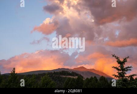 Sonnenuntergang über der Bergstadt Breckenridge, Colorado, USA Stockfoto