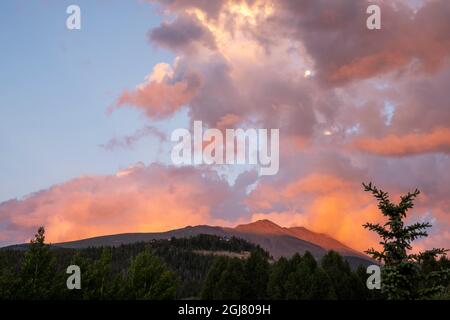 Sonnenuntergang über der Bergstadt Breckenridge, Colorado, USA Stockfoto