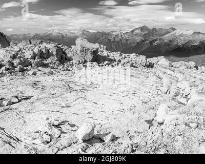 Blick über das Val Rendena in Richtung Adamello-Gruppe. Die Brenta-Dolomiten, UNESCO-Weltkulturerbe. Italien, Trentino, Val Rendena Stockfoto