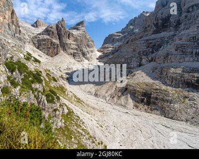 Bocca del Tuckett und Cima Sella. Die Brenta-Dolomiten, UNESCO-Weltkulturerbe. Italien, Trentino, Val Rendena Stockfoto