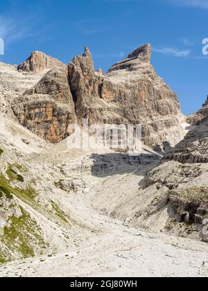 Bocca del Tuckett und Cima Sella. Die Brenta-Dolomiten, UNESCO-Weltkulturerbe. Italien, Trentino, Val Rendena Stockfoto