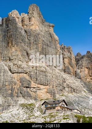Berghütte Rifugio Tuckett e Sella. Die Brenta-Dolomiten, UNESCO-Weltkulturerbe. Italien, Trentino, Val Rendena. (Nur Für Redaktionelle Zwecke) Stockfoto