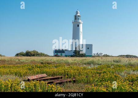 Hurst Point Lighthouse am Solent in Hampshire, England, an einem sonnigen Tag im September Stockfoto