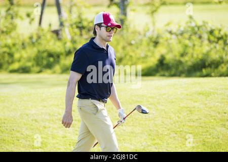 EKERUM 20130713 schwedens Kronprinzessin VictoriaÂ´s Ehemann Prinz Daniel auf dem Golfplatz während des jährlichen „Victoria Golf Turniers“, das auf der Insel Oland außerhalb von Schweden stattfindet. Einen Tag vor der Feier des Geburtstages der Kronprinzessin am 14. juli. Foto: Suvad Mrkonjic / XP / SCANPIX / kod 7116 ** OUT AFTONBLADET ** **SWEDEN OUT** Stockfoto