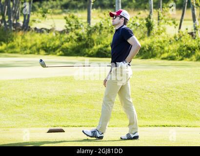 EKERUM 20130713 schwedens Kronprinzessin VictoriaÂ´s Ehemann Prinz Daniel auf dem Golfplatz während des jährlichen „Victoria Golf Turniers“, das auf der Insel Oland außerhalb von Schweden stattfindet. Einen Tag vor der Feier des Geburtstages der Kronprinzessin am 14. juli. Foto: Suvad Mrkonjic / XP / SCANPIX / kod 7116 ** OUT AFTONBLADET ** **SWEDEN OUT** Stockfoto