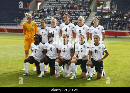 LINKOPING 2013-07-14 Englands Spieler posieren für ein Mannschaftsbild vor dem UEFA Women's EURO 2013 Gruppe C Fußballspiel zwischen England und Russland in der Linkoping Arena in Linkoping, Schweden, am 15. Juli 2013. Hintere Reihe von links: Torhüterin Karen Bardsley, Fara Williams, Laura Bassett, Jill Scott, Stephanie Houghton und Casey Stoney. Erste Reihe von links: Eniola Aluko, Anita Asante, Alex Scott, Ellen White und Rachel Yankey. Foto: Stefan Jerrevang / SCANPIX / Code 60160 Stockfoto