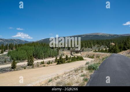 Mineral Belt Trail durch das historische Bergbauviertel Leadville, das um die Jahrhundertwende in Colorado, USA, aktiv war. Stockfoto