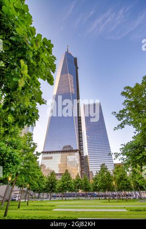 NEW YORK CITY - 2013. JUNI: World Trade Center an einem schönen sonnigen Tag. Es ersetzt die ursprünglich sieben zerstörten Gebäude am selben Ort Stockfoto