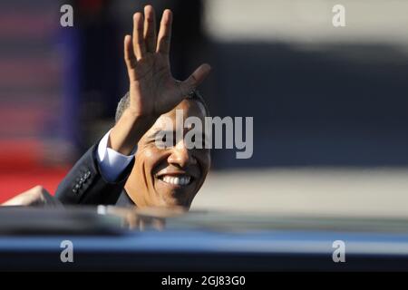 STOCKHOLM 20130904 US-Präsident Barack Obama wird am 4. September 2013 bei der Ankunft am Flughafen Arlanda in Stockholm, Schweden, gesehen. Präsident Obama ist vor einem G20-Gipfel in Russland zu bilateralen Gesprächen in Schweden. Foto: Erik Martensson / SCANPIX kod 10400 Stockfoto